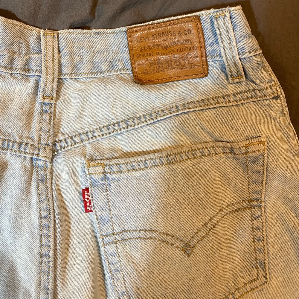 Levi’s Mom Jean size 27 - washed blue